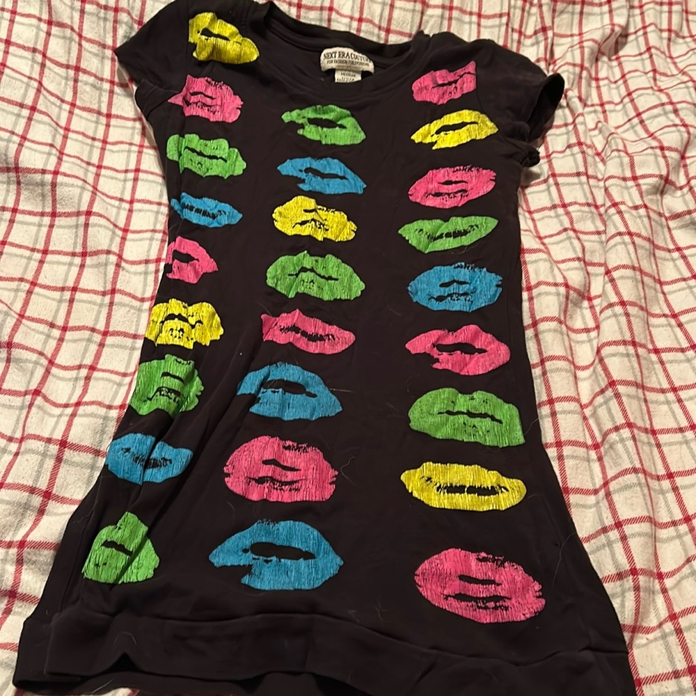 Next Era Couture “Lips” Shirt Size M